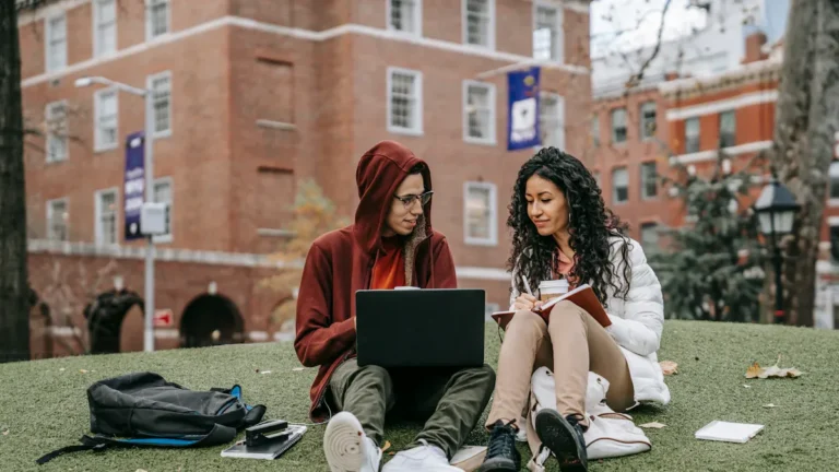 20 side hustles for college students